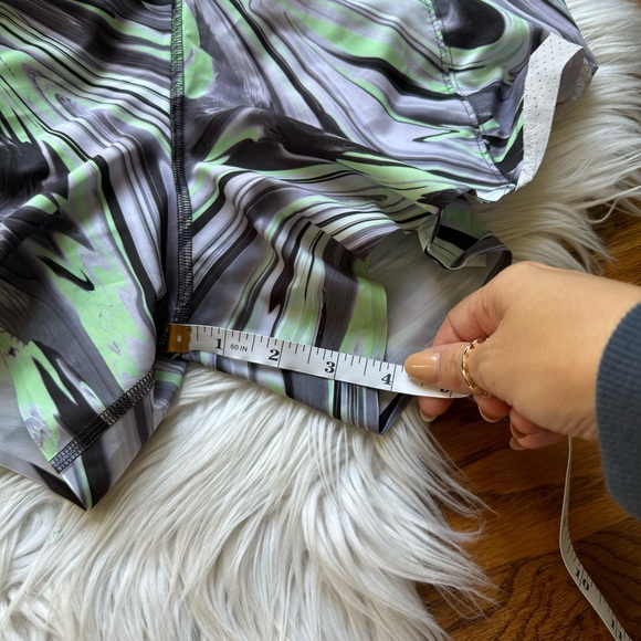 Lululemon Hotty Hot High-Rise Short 4"- Special Edition - Picture 14 of 14